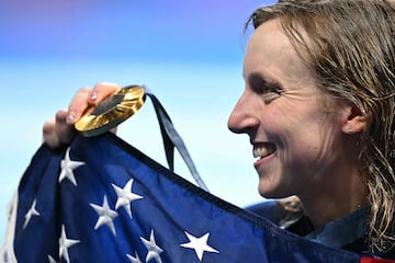 Ledecky enseña su octavo oro olímpico.