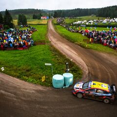 Tanak aguanta los ataques de Rovanpera