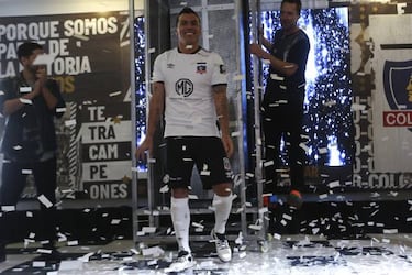Así es la nueva camiseta de Colo Colo: ¡la presentó Paredes!
