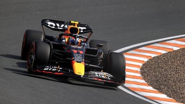 Checo Pérez batalla para acoplarse al RB18