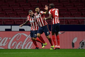 2-1. Luis Suárez celebró el segundo gol.