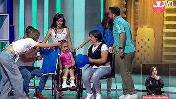 El plantel de la U emocionó a todo Chile con este regalo en la Teletón 2024