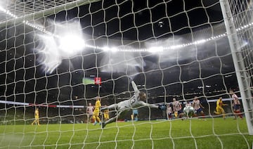 0-1. Leo Messi marcó el primer gol.