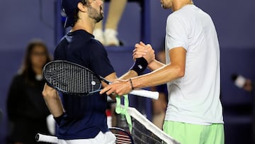 Thompson y Zverev se saludan tras su partido en el torneo de Los Cabos (México).