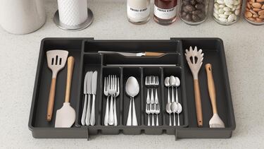 Este es el organizador de cajones para la cocina más vendido en Amazon: es extensible y tiene de todo