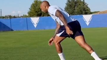 Así se mantiene Thierry Henry a sus 46 años