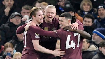 Soccer Football - Premier League - Ipswich Town v Manchester City - Portman Road, Ipswich, Britain - January 19, 2025 Manchester City's Erling Haaland celebrates scoring their fifth goal with Manchester City's Kevin De Bruyne and Manchester City's Phil Foden REUTERS/Tony O Brien EDITORIAL USE ONLY. NO USE WITH UNAUTHORIZED AUDIO, VIDEO, DATA, FIXTURE LISTS, CLUB/LEAGUE LOGOS OR 'LIVE' SERVICES. ONLINE IN-MATCH USE LIMITED TO 120 IMAGES, NO VIDEO EMULATION. NO USE IN BETTING, GAMES OR SINGLE CLUB/LEAGUE/PLAYER PUBLICATIONS. PLEASE CONTACT YOUR ACCOUNT REPRESENTATIVE FOR FURTHER DETAILS..