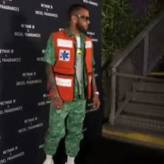 El look más extravagante de Dani Alves: ¿Rescatista y militar?