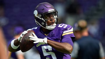 MINNEAPOLIS, MN - AUGUST 28: Teddy Bridgewater #5 of the Minnesota Vikings warms up before the game against the San Diego Chargers on August 28, 2016 at US Bank Stadium in Minneapolis, Minnesota.   Hannah Foslien/Getty Images/AFP
 == FOR NEWSPAPERS, INTERNET, TELCOS &amp; TELEVISION USE ONLY ==