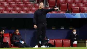 Hans-Dieter Flick en el Wanda Metropolitano.