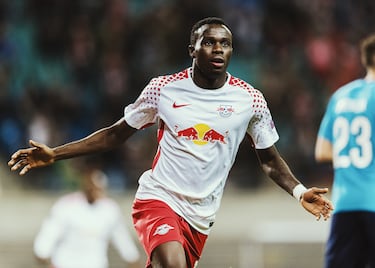 El PSV Eindhoven pagó 12 millones de euros al club alemán para fichar al extremo izquierdo.