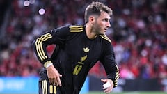 Santiago Giménez es la cara de México