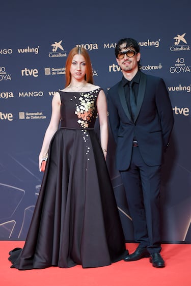 Los ganadores del Benidorm Fest 2026, Tony Grox & LUCYCALYS posa en la alfombra roja de la 40º edición de los Premios Goya.