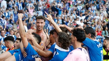 BARCELONA, 24/05/2025.- Los jugadores del Espanyol celebran el segundo gol ante Las Palmas, durante el partido de LaLiga de fútbol que RCD Espanyol y UD Las Palmas disputan este sábado en el RCDE Stadium, en Barcelona. EFE/Andreu Dalmau