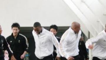 <b>FIN. </b>Maurice Greene ayer en un acto promocional en la Universidad de Pekín junto a Jeremy Wariner.