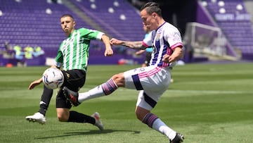 VALLADOLID, SPAIN - MAY 02: Roque Mesa of Real Valladolid is closed down by Guido Rodriguez of Real Betis during the La Liga Santander match between Real Valladolid CF and Real Betis at Estadio Municipal Jose Zorrilla on May 02, 2021 in Valladolid, Spain.