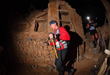 Con una distancia de unos 172 km y un desnivel positivo de unos 10.000 metros, se la considera la carrera a pie de Trail running más prestigiosa del mundo.