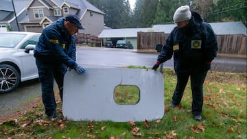 La puerta del avión que se volvió viral tras perderla en el aire termina en el jardín de una casa