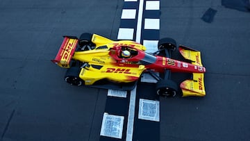 USA6744.WEST ALLIS (WI, EEUU), 01/09/2024.- Fotografía cedida por IndyCar del auto del piloto español Álex Palou, de la escuadra Chip Ganassi, durante la carrera de la milla 250 del Hy-Vee Milwaukee, este domingo en West Allis, Wisconsin (Estados Unidos). Palou, que llegaba a la carrera en el óvalo de Milwaukee a un paso de conquistar su tercer título en la IndyCar, tuvo que arrancar con varias vueltas de retraso la penúltima carrera de la temporada por un problema mecánico en su monoplaza. EFE/Chris Jones/IndyCar /SOLO USO EDITORIAL /NO VENTAS /SOLO DISPONIBLE PARA ILUSTRAR LA NOTICIA QUE ACOMPAÑA /CRÉDITO OBLIGATORIO