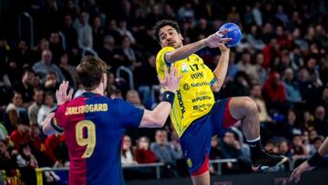 Rodrigo Salinas en un lanzamiento.