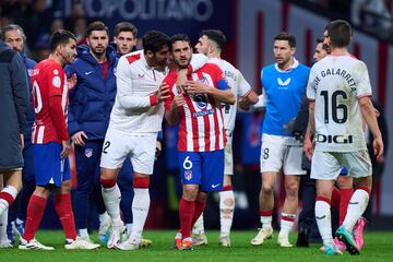 Hernández Hernández pitó el final del encuentro pero las rencillas entre los jugadores de los dos equipos todavía estaban vivas. Una colleja de Yuri Berchiche a Koke lo originó todo. Tras ello De Paul reaccionó y el defensor del Athletic le denominó "bocachancla". Posteriormente jugadores de ambos conjuntos se unieron a la tangana, incluido Simeone que se encaró con algunos jugadores del conjunto vasco.