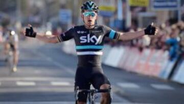 Michal Kwiatkowski cruzando la meta de la E3 Harelbeke.