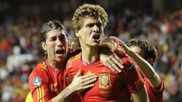 España derriba a cabezazos el muro lituano