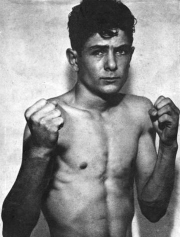 Pedro Carrasco empez¨® a trabajar con catorce a?os en una f¨¢brica en Brasil. Dos a?os m¨¢s tarde se inici¨® en el boxeo y compiti¨® en el campeonato amateur del Club Manzoni. Durante una gira debut¨® en Imola (Italia) como profesional el 24 de octubre de 1962, ante Carlo Leggenda al que gana por nocaut t¨¦cnico en dos asaltos.