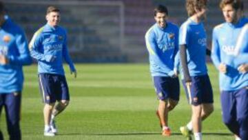 Luis Suárez y Messi, sonrientes en el entrenamiento.
