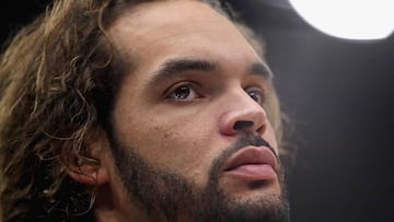 (FILES) In this file photo Joakim Noah #13 of the New York Knicks stands during a time out against the Chicago Bulls at the United Center on December 27, 2017 in Chicago, Illinois. - Free agent Joakim Noah signed for the Memphis Grizzlies on November 4, 2018 for the remainder of the season, the team announced. (Photo by JONATHAN DANIEL / GETTY IMAGES NORTH AMERICA / AFP)