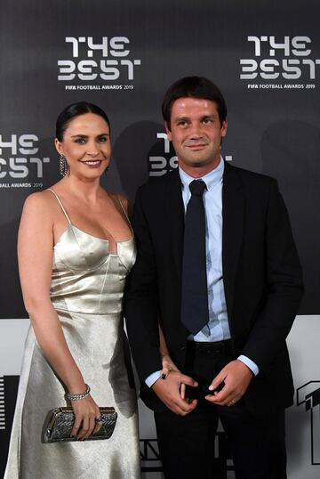 El exfutbolista rumano Cristian Eugen Chivu con su pareja.