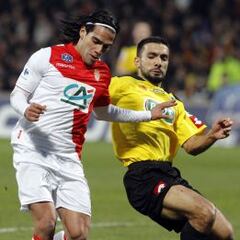 El defensa que lesionó a Falcao recibió un email con amenazas