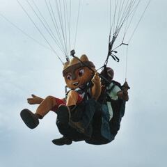 Lima'19: Milco recorrió en parapante los cielos de la capital