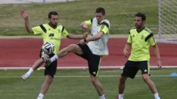 Jordi Alba, junto a Fernando Torres y Cesc Fábregas.