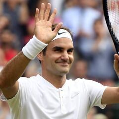 Federer and Kerber cruise into third round at Wimbledon