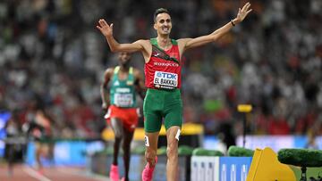 Morocco's Soufiane El Bakkali celebrates winning the men's 3000m steeplechase final during the World Athletics Championships at the National Athletics Centre in Budapest on August 22, 2023. (Photo by Jewel SAMAD / AFP)