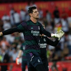 How Thibaut Courtois ruptured his ACL in Real Madrid training