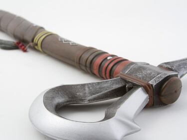 Un tomahawk real para Assassin's Creed III