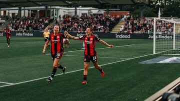 Freigang y Reuteler celebran el 2-0 del Eintracht.