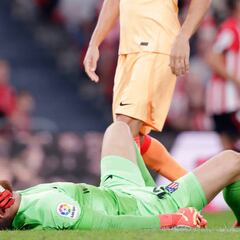 Oblak, sustituido por molestias en el hombro y desnortado tras el choque con Berenguer