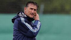 Palo de Bauza a los jugadores: "Les pega mucho la presión"