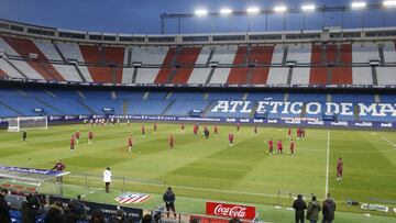 Entrenamiento del Atlético de Madrid en el Vicente Calderón la temporada pasada.