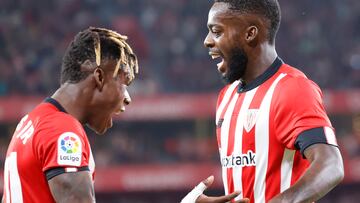 El delantero del Athletic de Bilbao Iñaki Williams (d) celebra con su hermano Nico su gol, primero ante la UD Almería, durante el encuentro de la jornada 7 de LaLiga Santander