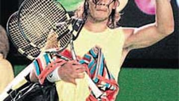 <b>MALA PATA. </b>Nadal se despide del público de Melbourne tras perder.