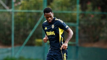 Críticas a Jhon Durán en Fenerbahce.