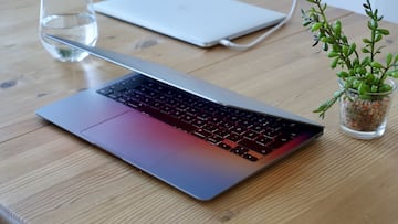 Los MacBook mejorarán su refrigeración elevando su base