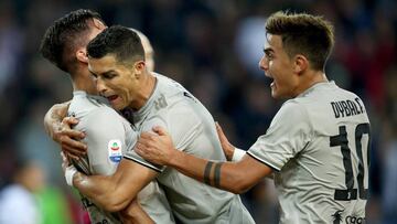 XC_NHXVCBXRJTEPYDFEV. Udine (Italy), 06/10/2018.- Juventus&#039; Rodrigo Bentancur (L) celebrates with teammates CristianoRonaldo (C) and Paulo Dybala (R) after scoring during the Italian Serie A soccer match between Udinese Calcio and Juventus FC at the 