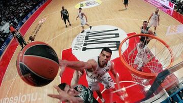 Salah Mejri tapone el balón que da origen al inicio del mejor contraataque de la década.