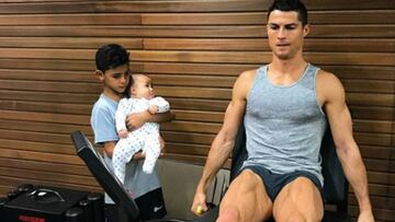 Un tuitero convierte en meme una foto de CR7 entrenando junto a sus hijos y se viraliza