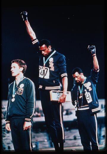 El Black Power. Tommie Smith, oro en 200, y John Carlos, bronce, protagonizaron en su podio la célebre protesta por los derechos civiles de los negros norteamericanos. Peter Norman, plata, simpatizó con ellos y sugirió que Carlos se enfundara el guante en la mano izquierda, ya que olvidó su par en la Villa y se puso el que le sobraba a Smith. Los tres cayeron en desgracia en sus países: Estados Unidos y Australia. El COI pretendió expulsarles por realizar un “gesto político inapropiado”. Pero la simbólica imagen del Black Power ayudó a su causa y su legado perdura.